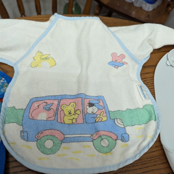 Lot of Baby Bibs. One silicone with pocket. Some waterproof. - Picture 7 of 15